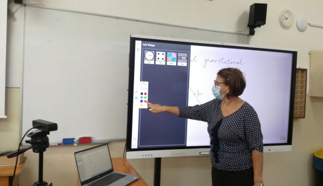 Echipamente interactive Smart, pentru lecţiile online, la Liceul „Ovidius” - echipamenteinteractive-1605551316.jpg