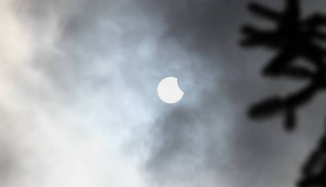 IMAGINI SPECTACULOASE! Cum s-a văzut eclipsa de soare, din ROMÂNIA - eclipsa6-1426851368.jpg