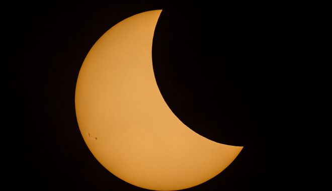 Observații astronomice asupra eclipsei parțiale de soare în curtea Academiei Române - eclipsapartialadesoarecreditfoto-1666620859.jpg