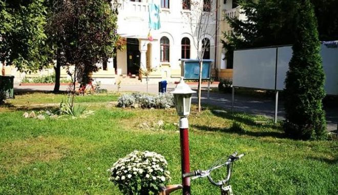 Ecoșcoală. Steagul verde și trofeu aniversar pentru Colegiul Pedagogic - ecoscoala-1570138495.jpg