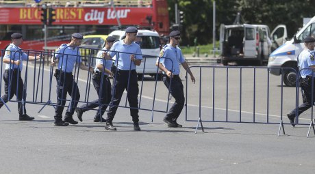 Bărbat, prins cu un cuțit asupra sa în Piața Victoriei - ed20190810124059img311601jpeg816-1565456211.jpg
