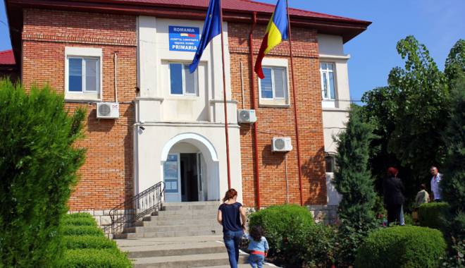 Primarul  George Scupra, audiență generală la Primăria Ovidiu - edilulgeorgescupraaudieanta6-1442748025.jpg