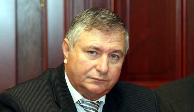 Primarul Tudor Nădrag trimite șoferul și femeia de serviciu la ședințele AGA! - edilultudornadrag3-1405001328.jpg
