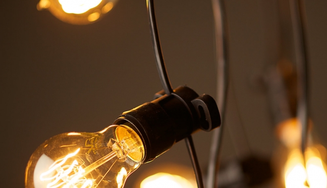 ENEL. Vezi aici unde se oprește curentul electric, astăzi, la Constanța - edisonpartylightscloseup-1497344051.jpg