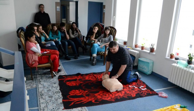 Educație medicală  pentru tinerii constănțeni - educatiemedicala-1361545861.jpg