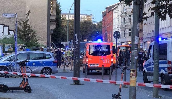 ACCIDENT HORROR! O mașină a intrat pe trotuar cu viteză. 4 oameni au murit - edzfuidxkaapdom-1567862160.jpg