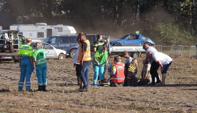 ALERTĂ ÎN OLANDA. O mașină a intrat în mulțime la o competiție de autocross - eehkpjlx4aq1bj-1568574424.jpg