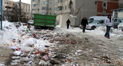 Constănțenii, și înzăpeziți, și cu gunoiul sub nas - efd164b5f66ab1211322bc2bebed281d.jpg