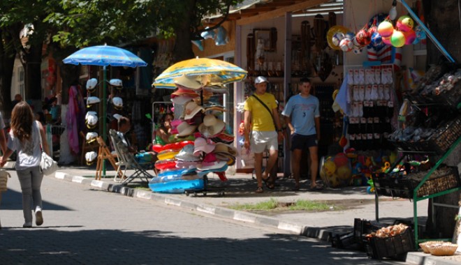 Șepcile și tricourile de marinar se vând în draci! - eforiefaleza32-1308497387.jpg