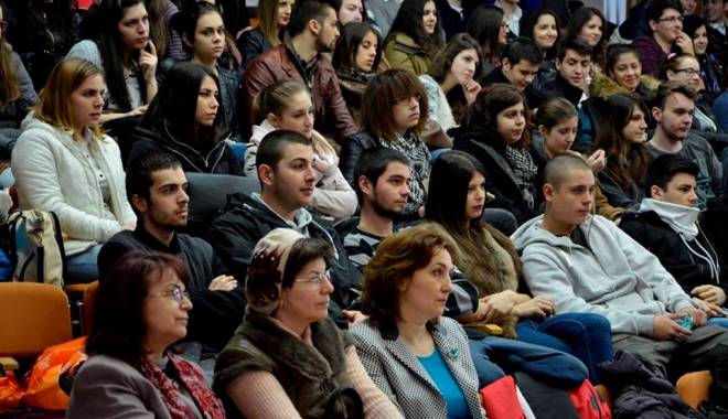 Eforturi deosebite de relansare a Universității 