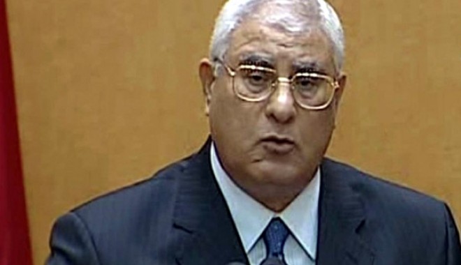 Adly Mansour a depus jurământul ca președinte interimar al Egiptului - egipt1-1372940701.jpg