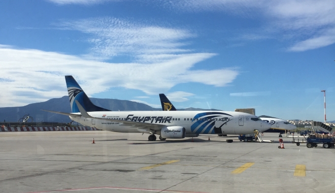 UPDATE. AVIONUL CU ZECI DE OAMENI LA BORD, DECOLAT DIN PARIS, PRĂBUȘIT ÎN LARGUL INSULEI KARPATHOS - egyptair-1463638575.jpg
