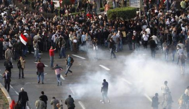 Violențe în Egipt, soldate  cu cel puțin un mort și sute de răniți - egyptconfrontation51449700-1372369185.jpg