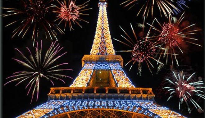 Cu câți bani poți pleca peste hotare, de Revelion - eiffeltowerrevelionparis-1318163412.jpg