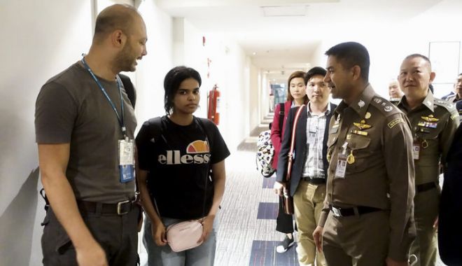 Tânăra saudită care a fugit de propria familie în Thailanda a primit statutul de refugiat ONU - eightcol0001c181y-1547112205.jpg