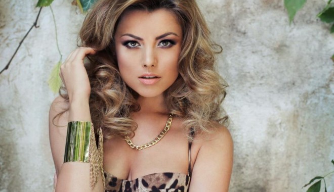 Elena Gheorghe, acuzată de plagiat. Vedeta ripostează - elenagheorgheincomplete-1369476383.jpg