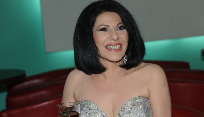 Elena Cârstea vrea casă în România! - elenei1-1366040438.jpg