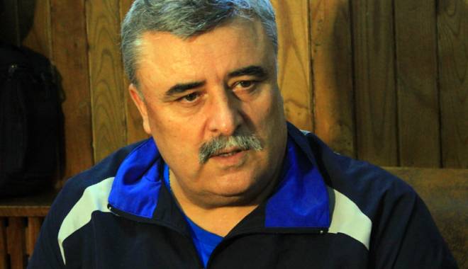 Elevele lui Ion Crăciun, o victorie în turneul din Ungaria - eleveleioncraciunhandbaltineret-1450812148.jpg