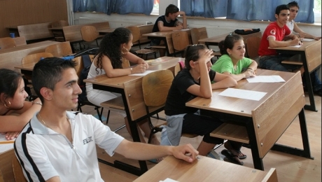 A început penultima probă a sesiunii a doua de bacalaureat - elevi-1314773098.jpg