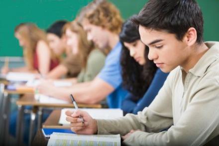 Elevii și studenții nu sunt de acord cu noua admitere la facultate - elevi-1333713064.jpg