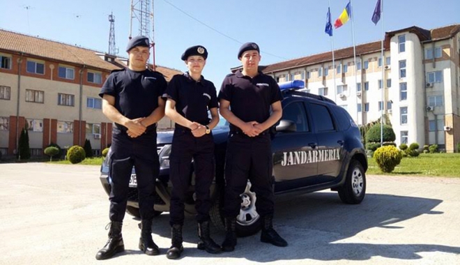 Elevi constănțeni  ai școlilor militare, în practică  la Inspectoratul de Jandarmi Constanța - elevi-1497280819.jpg