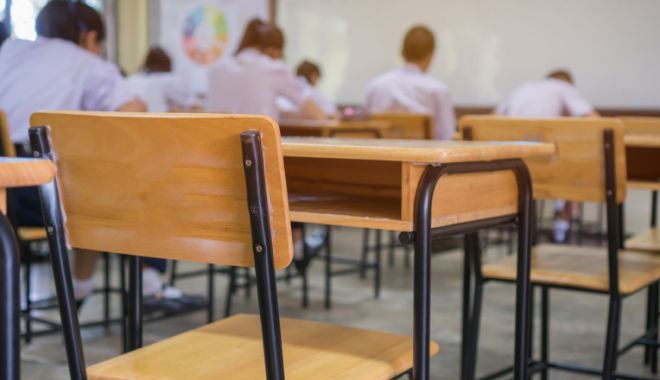 Studiu: Peste 80% dintre elevii români consumă alcool - elevi-1612341352.jpg