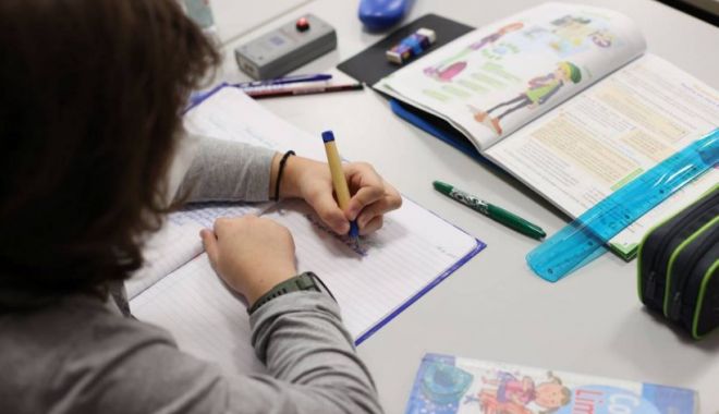 Studiu: Șapte din 10 elevi sunt analfabeți funcțional - elevi-1662645935.jpg