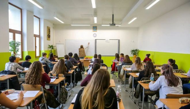 Veste bună pentru elevi! Situația școlară pentru clasele a XII-a zi și a XIII-a seral, se poate încheia până la data de 9 iunie