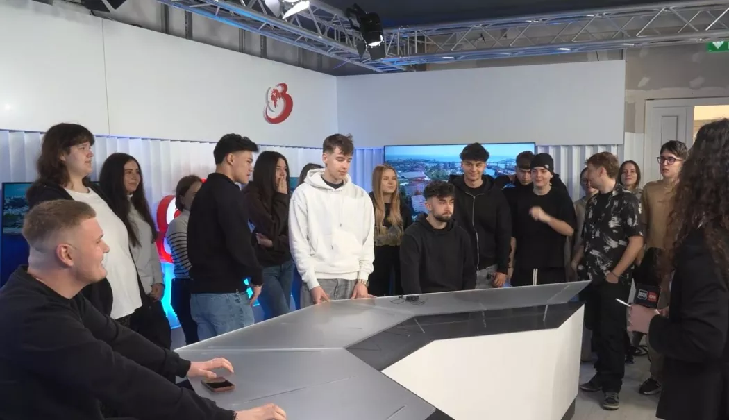 Viitorul începe cu o experiență. Elevii de la „Decebal”, la Antena 3 Constanța - elevi-1774882996.webp