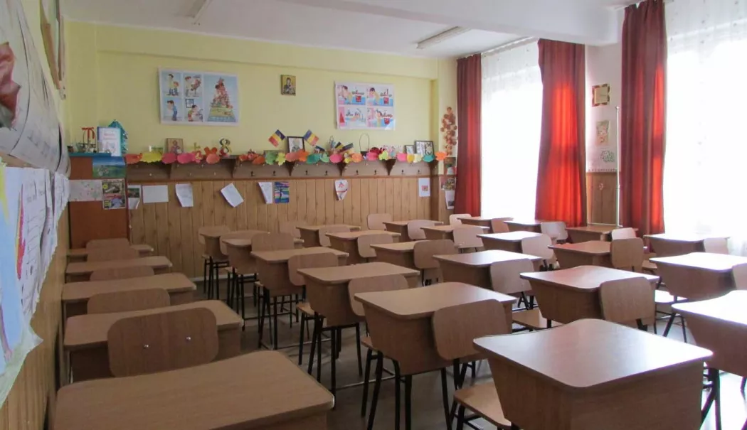 Învățătoare plasată sub control judiciar după ce ar fi lovit în cap trei elevi - elevi-loviti-1775653077.webp