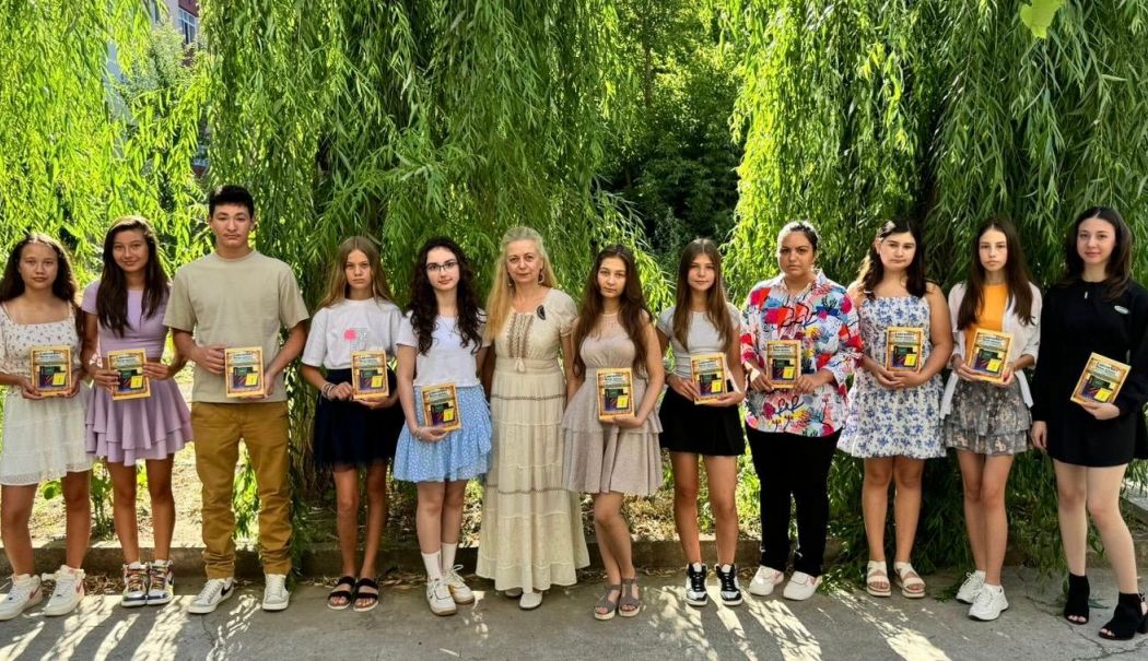 Premii internaționale pentru elevii medgidieni de la cercul de pictură al Casei de Cultură ”I.N. Roman” - elevi-medgidia-1722681292.jpg
