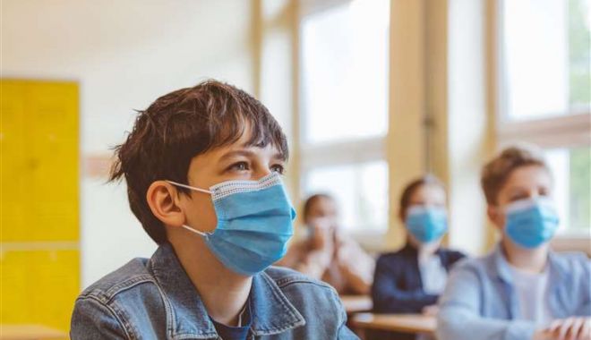 Liderul elevilor consideră „aburitoare” justificările cu privire la blocarea aprovizionării cu teste din salivă - elevi3-1641550854.jpg