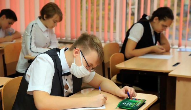 Ministerul Educației a extins până pe 14 februarie depunerea cererilor de bursă și a emis clarificări - elevi3-1643651844.jpg