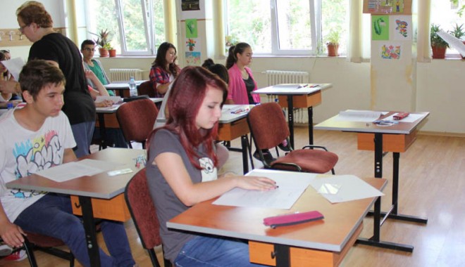 Ce părere au elevii despre simularea la română - elevi8-1354637996.jpg