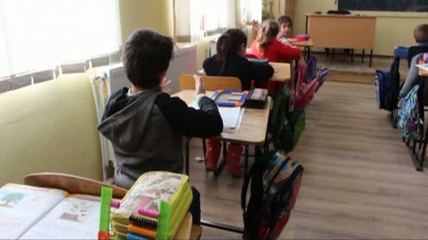 Anchetă într-o școală / Profesoară cu TBC, trei elevi suspectați - elevi93093300-1516020713.jpg
