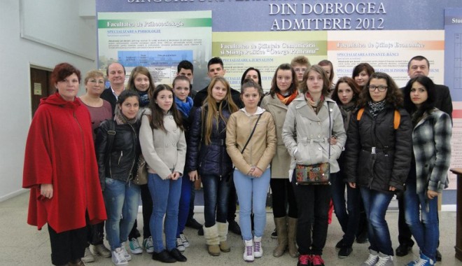 Elevii din Cernavodă, studenți pentru o zi la 