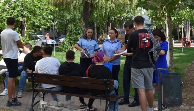 Polițiștii în căutare de chiulangii. Câți elevi au fost găsiți că nu se aflau la școală