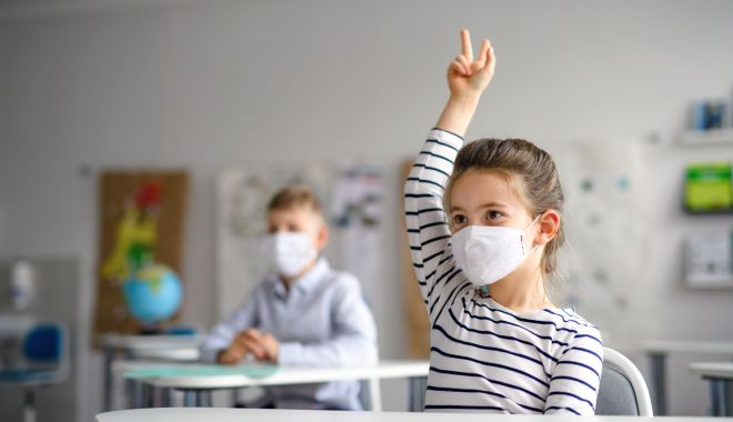 Elevii care refuză să poarte mască riscă să li se scadă nota la purtare - elevicumasca-1601648394.jpg