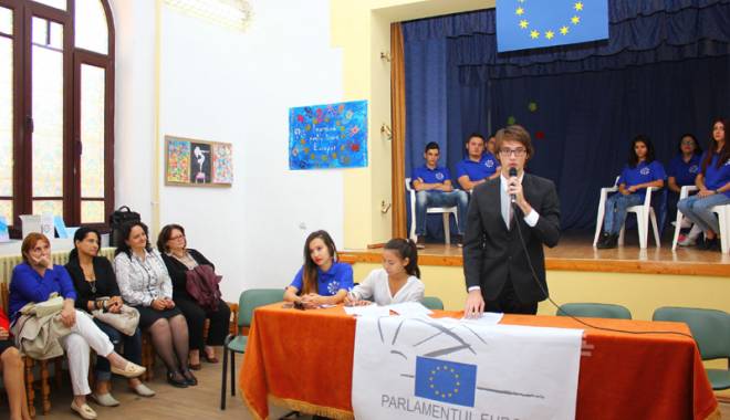 Elevi de la Colegiul Pedagogic vor pleca la Strasbourg - elevidelacolegiul-1416243592.jpg