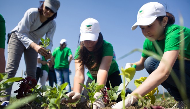 Grupul CEZ și MaiMultVerde au premiat proiectele și voluntarii EcoChampions - eleviecochampions2-1348689334.jpg