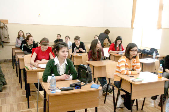 Elevii vor fi testați la toate materiile, după întoarcerea din vacanța de vară - elevieleve-1312096574.jpg