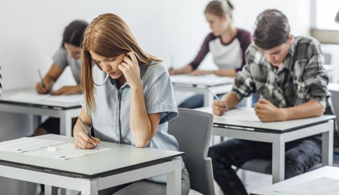 Un elev de liceu, cu media 1,97, primește bursă de merit! Care este explicaţia