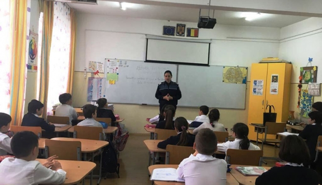 Elevii unei Școli nr. 23, lecție deschisă cu polițiștii - elevii-1510850298.jpg