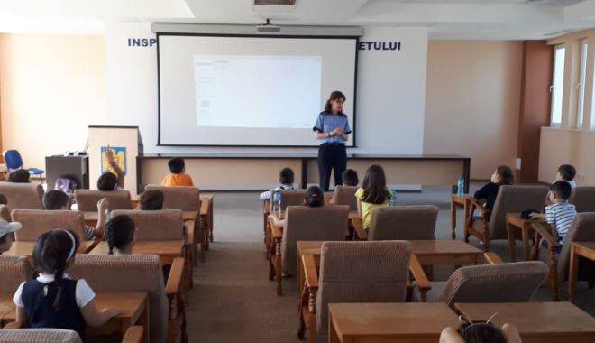 Elevii constănțeni au învățat despre delincvența juvenilă - elevii-1559071492.jpg