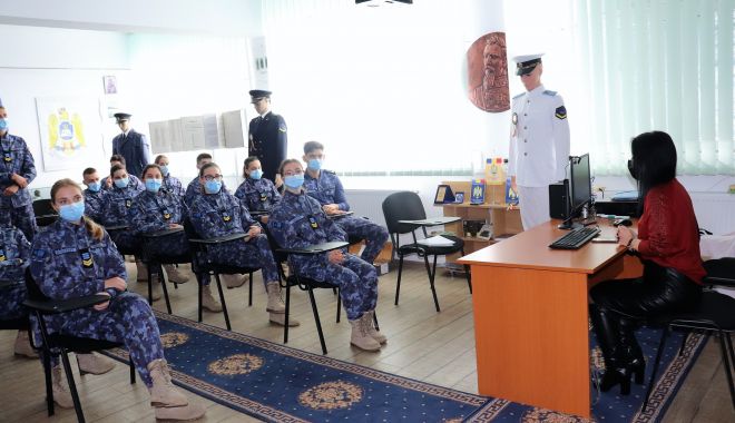 Liceeni militari promovează instituţia unde învaţă elevilor de clasa a VIII-a - elevii-1634578705.jpg