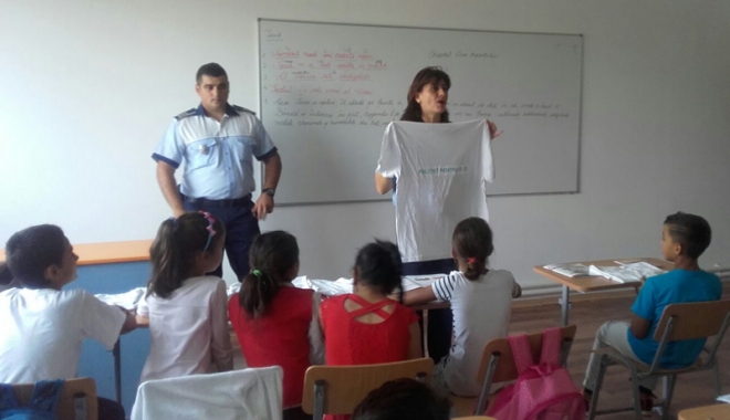 Elevii din zonele rurale ale județului Constanța, vizitați de polițiști - elevii1-1506010462.jpg