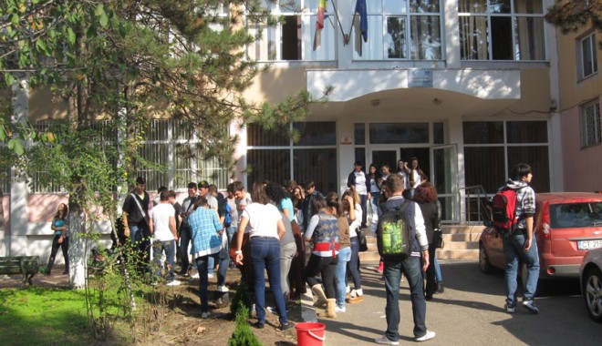 Ce gest simbolic au făcut elevii de la 