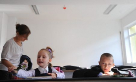 Elevii claselor pregătitoare vor primi gratuit fructe în noul an școlar - eleviiclaselorpregatitoarenuvora-1346940098.jpg