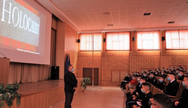Elevii Colegiului Naţional Militar Constanţa au marcat Ziua Holocaustului - eleviicolegiului-1602489782.jpg