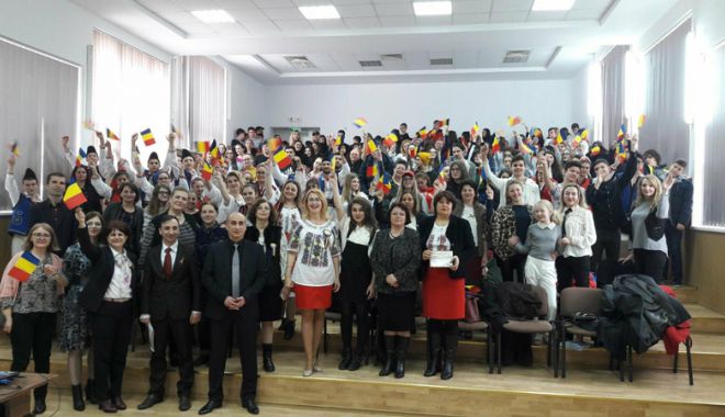 Elevii constănțeni și basarabeni au sărbătorit împreună Centenarul Unirii - eleviiconstantenisibasarabeni1pr-1522256140.jpg